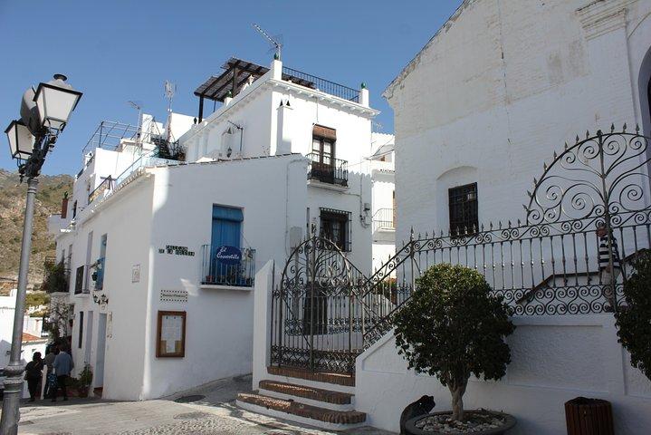 Excursão semi-privada a Frigiliana e The Lost Village com almoço incluído