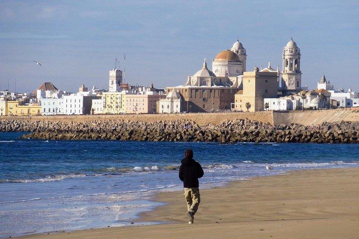 Cádiz Private Walking Tour com um local