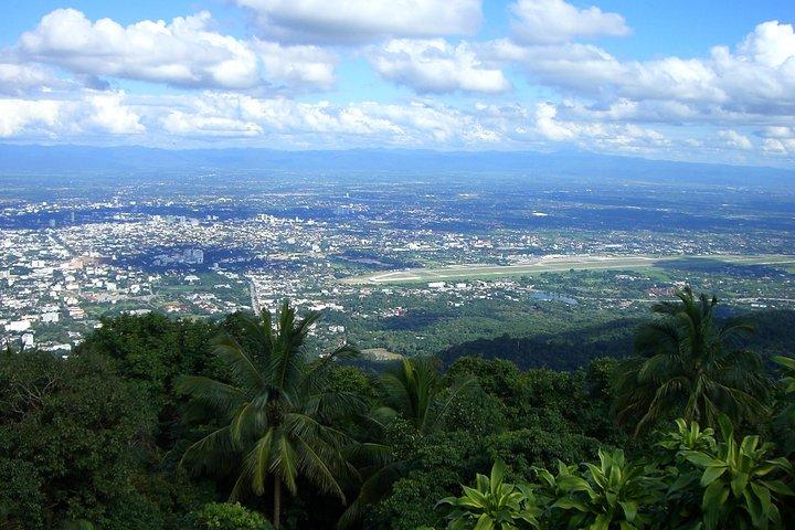 Anmeldelse af Hot Air Balloon & Doi Suthep: Half Day Chiang Mai Escape