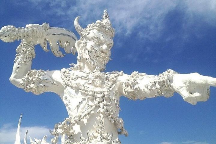 Fra Chiang Mai: White Temple & Golden Triangle Day Trip