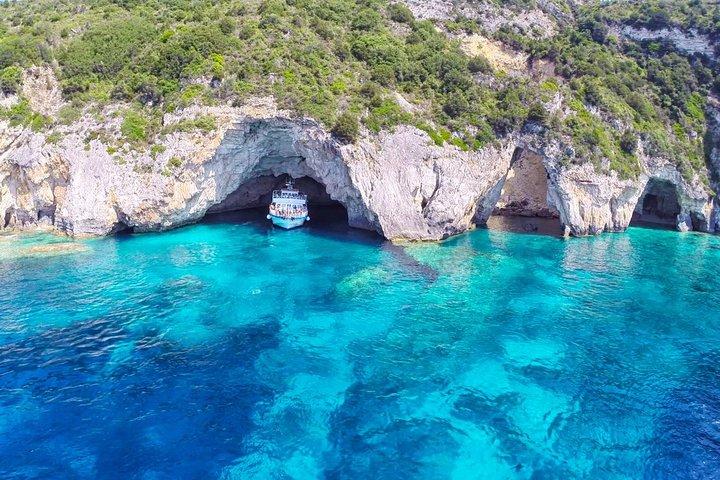 コルフ島発、パクソス アンティパクソス島の青の洞窟の終日ボート ツアー