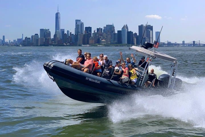 Manhattan Adventure Sightseeing Boat Tour - from Chelsea Piers
