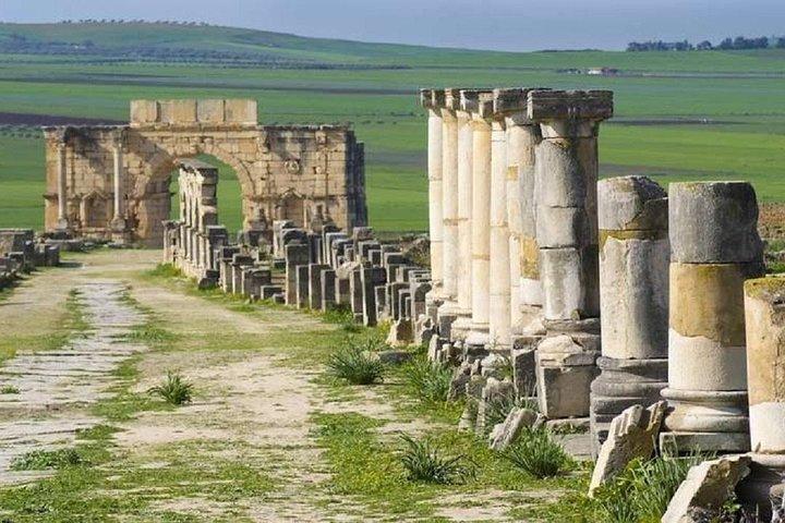 VOLUBILIS - MOULAY IDRISS - MEKNESによるFEZからの日帰り旅行