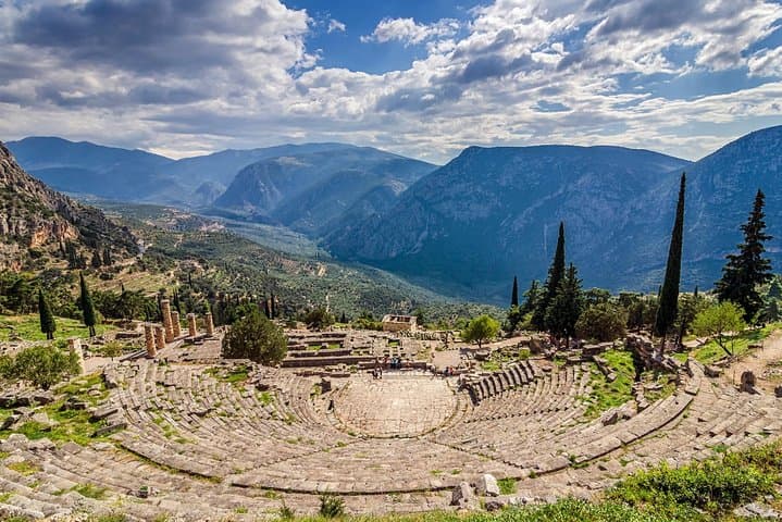 Delphi and Meteora Two Days Tour from Athens