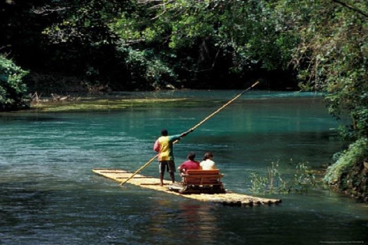 Private Shuttle de ida e volta para Martha Brae de Montego Bay