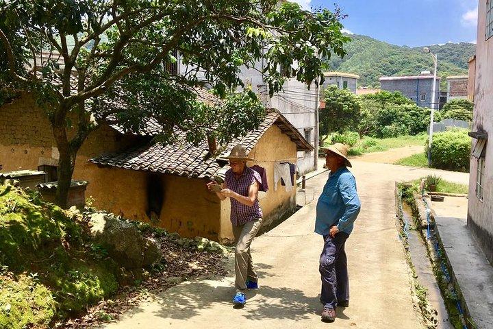 地元の家族の訪問と伝統的な客家村ツアー