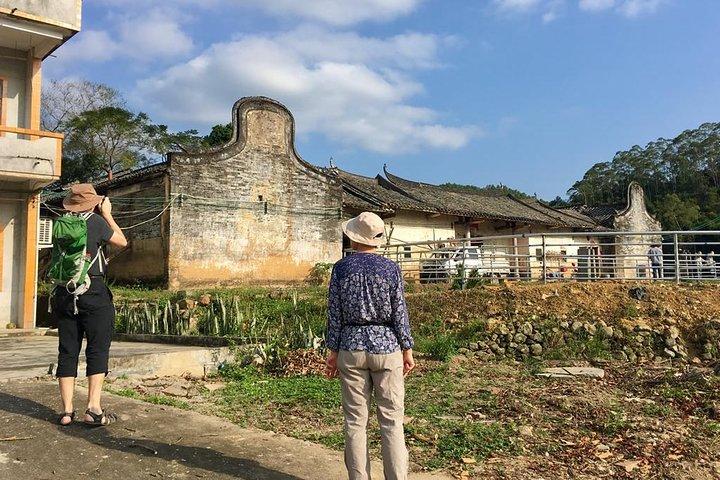 地元の家族の訪問と伝統的な客家村ツアー