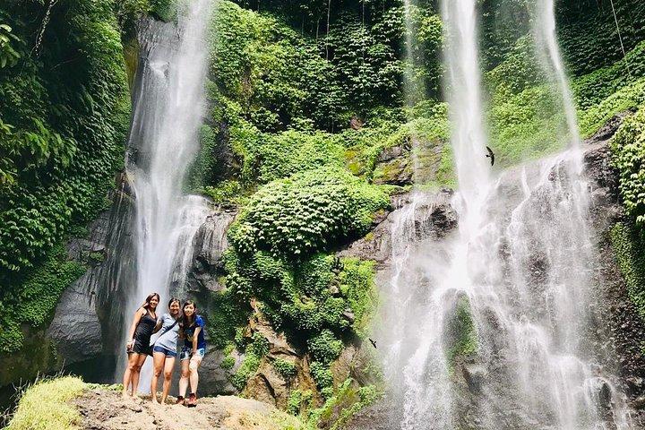 バトゥール山の日の出ハイキングとセクンプル滝ツアー