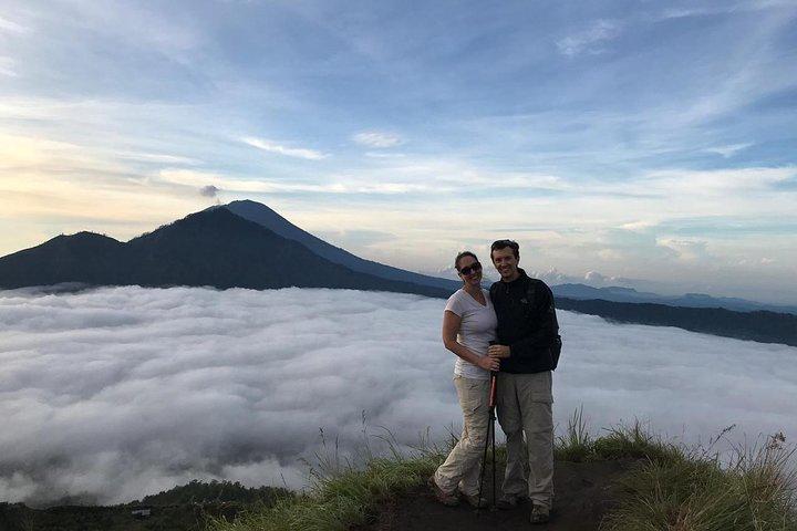バトゥール山の日の出ハイキングとセクンプル滝ツアー