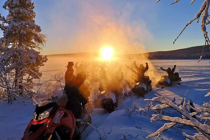 Tour de motos de nieve por la tarde