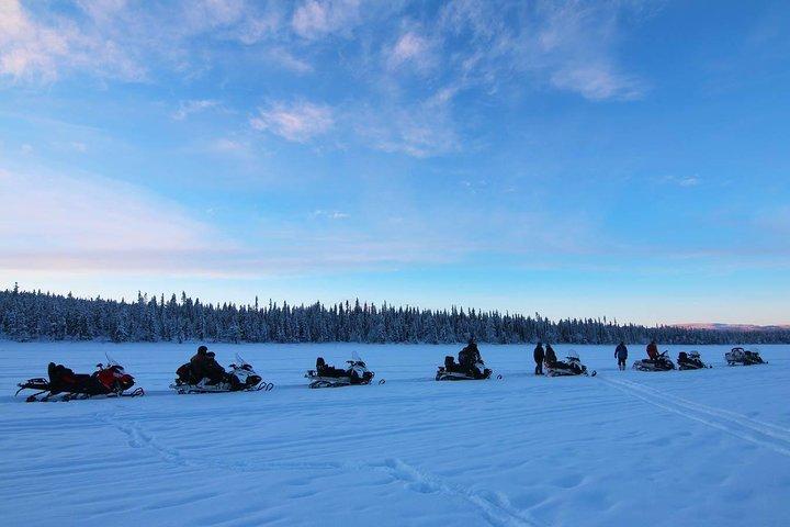Tour de motos de nieve por la tarde