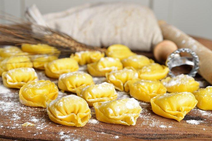 Cesarine: aula de massas e tiramisu para pequenos grupos em Siena