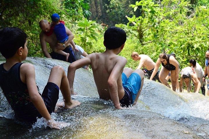 Le meilleur de la journée Chiangmai Temples et cascade collante