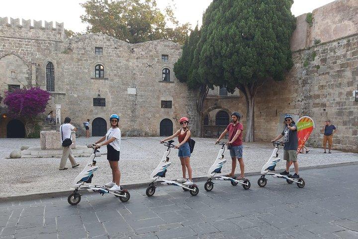 Udforsk Rhodos middelalderby på scootere - 2 timer
