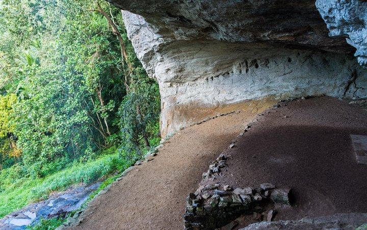 Udforsk Belilena Cave fra Colombo