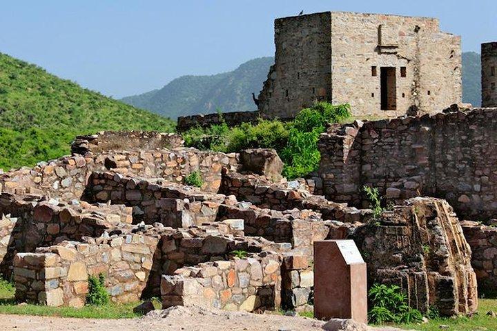 Private Custom Guided Tour: Besøg til hjemsøgt Bhangarh Fort fra Jaipur