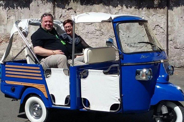 Tour di James Bond a bordo dell'Ape Calessino