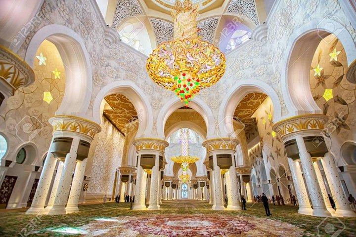 Premium Private Tour von Dubai nach Abu Dhabi im Toyota Land Cruiser!