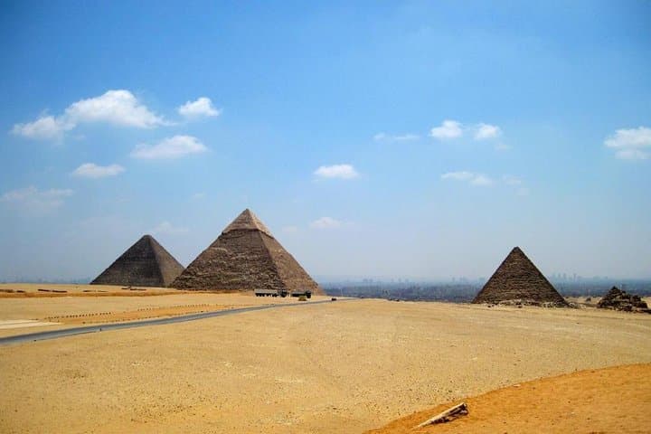 Private Full Day Tour to Giza Pyramids, Sakkara & Dahshur