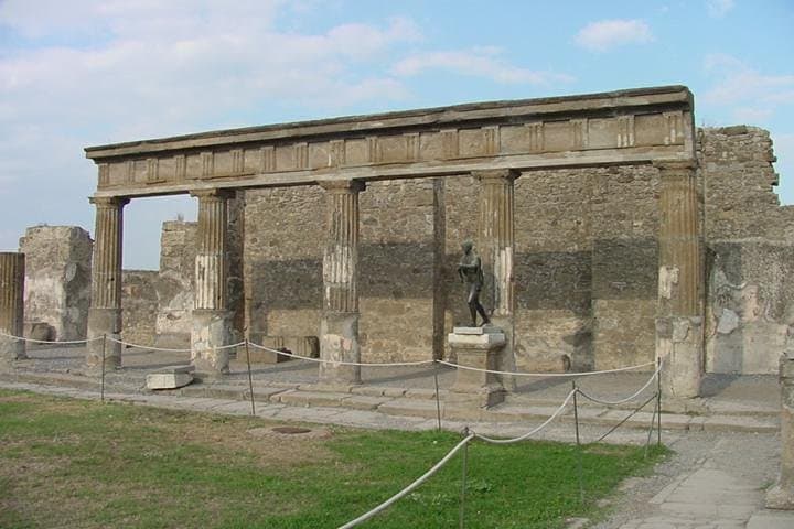 the splendour of Pompeii ruins