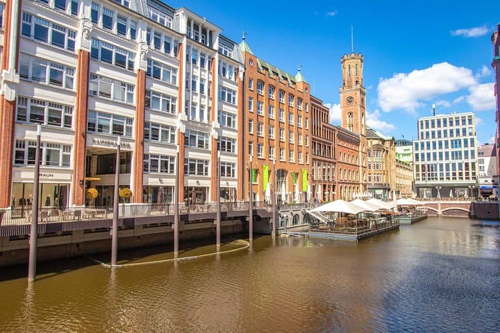 3 Hour Walk of Hamburg’s Most Famous Brew Pubs with a Local