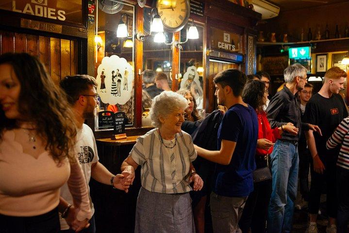 ダブリンのクラシック アイリッシュ パブ プライベート ツアー : ライブ ミュージック、ビール、ナイトライフ