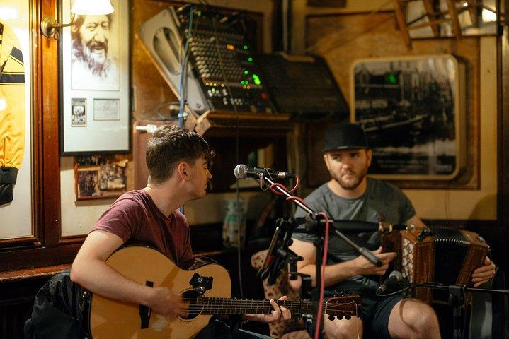 ダブリンのクラシック アイリッシュ パブ プライベート ツアー : ライブ ミュージック、ビール、ナイトライフ