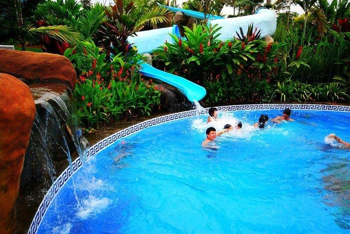 TamarindoのRincon de la Viejaによる水道管と温泉冒険