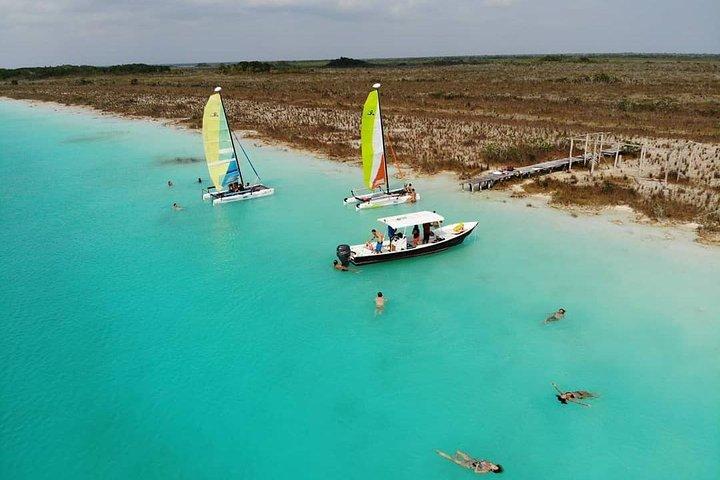 Bacalar Seven Colour Lagoon Boat Adventure mit Grilloption