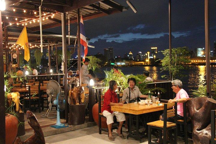 Passeio de bicicleta de bambu no crepúsculo: assistir a dança Fireflies em Bangkok