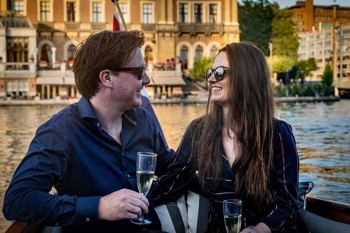 Private Boat Tour Amsterdam - 90 Min incl. welcome drink on historic saloon boat