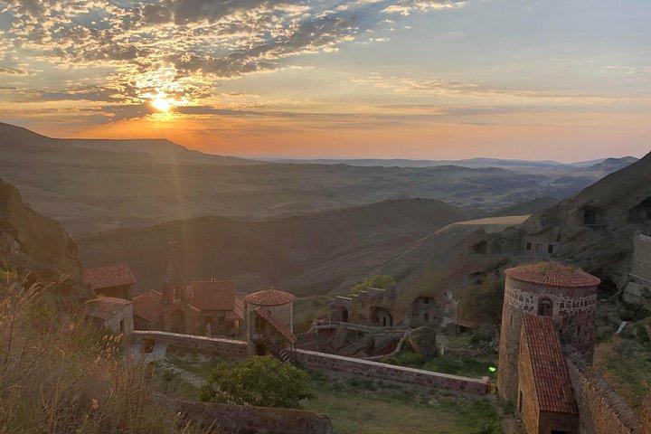 Escursione all'alba a Gareja da Tbilisi e Rainbow Hills Trail
