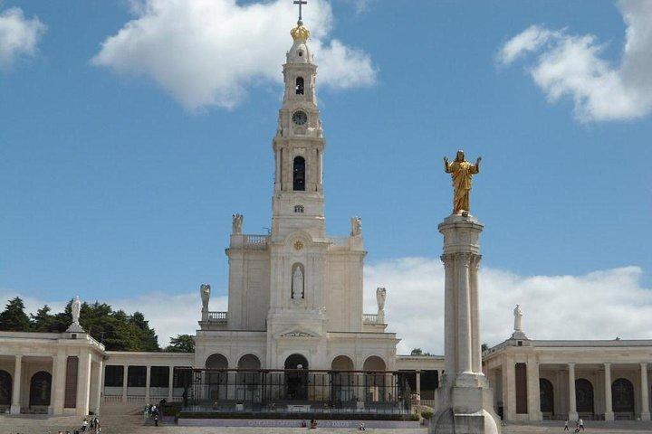 Half Day Fatima + Aldeia Pastorinhos Private Tour Departure Lisbon