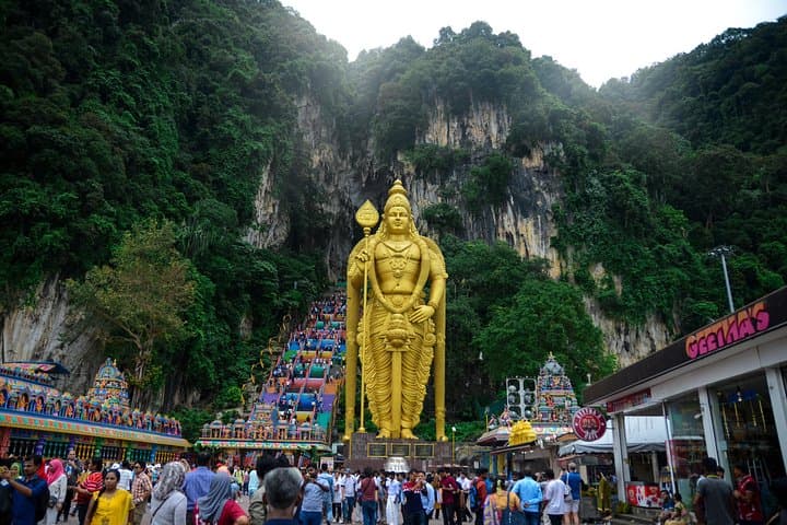 Kuala Lumpur Private Tour to Batu Caves Hotsprings And Waterfalls