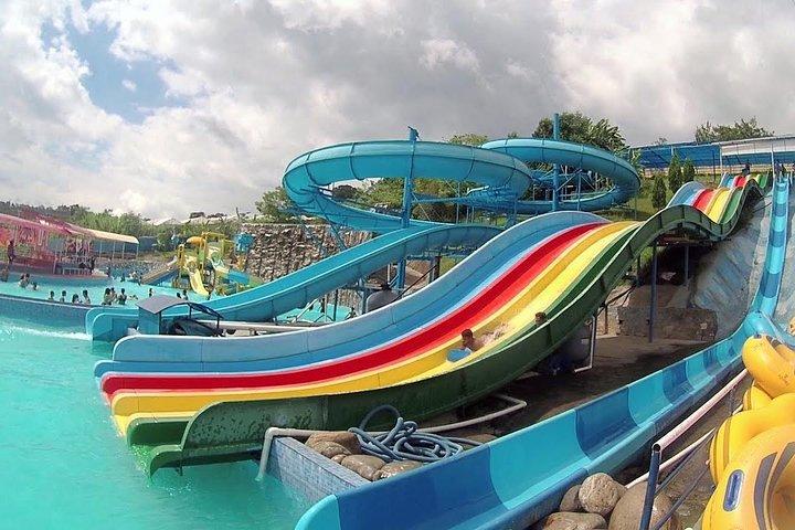 水と遊園地への日帰り旅行と送迎付きキルティプール観光