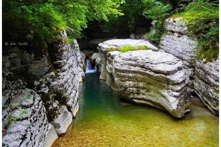 Carro particular - De Tbilisi, Kutaisi, Martvili Canyons, cavernas