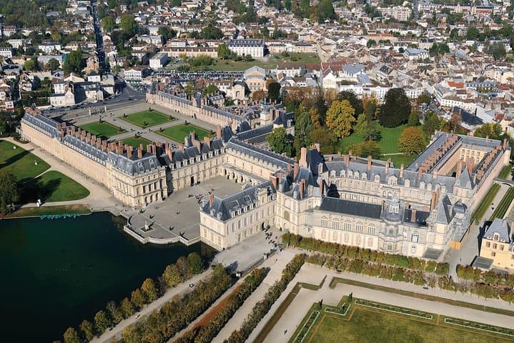 Fontainebleau and Vaux-Le-Vicomte Castle Small-Group Day Trip From Paris