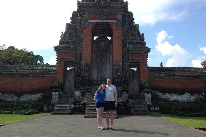 Tanah Lot Tempeltour mit Uluwatu Tempel & Shopping
