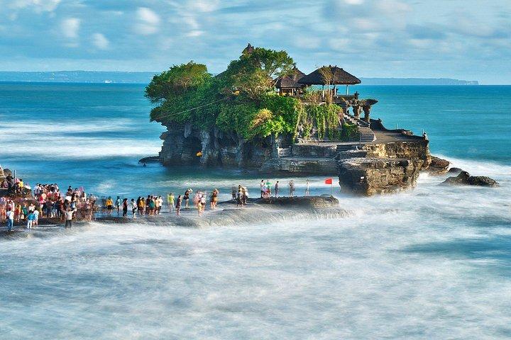 Tanah Lot Tempeltour mit Uluwatu Tempel & Shopping