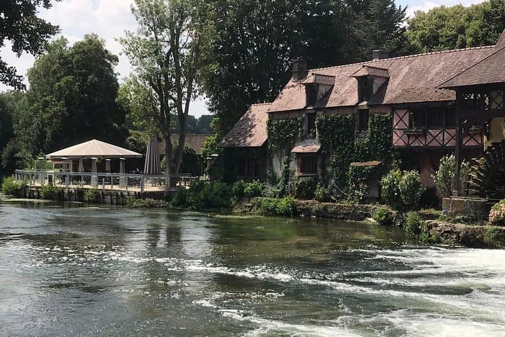 Giverny's House & Gardens plus Versailles Palace Day Trip with Lunch from Paris