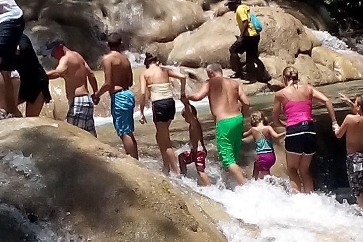 Cave Explorer Plus Waterfalls Tour van Falmouth Private Driver