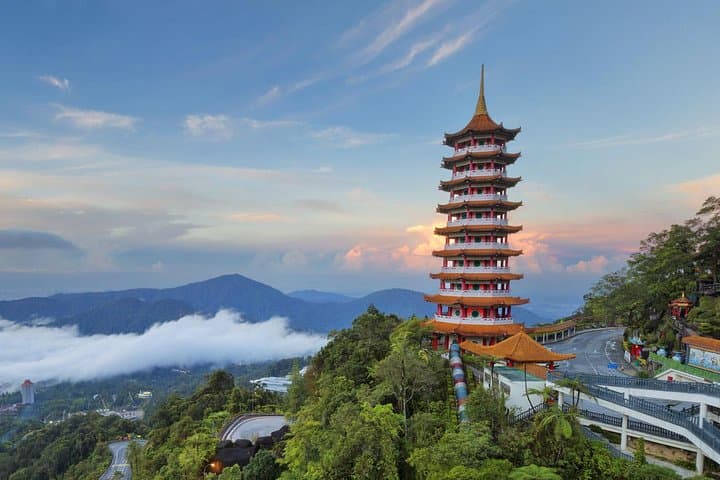 Genting Highlands & Batu Caves Day Tour + Chin Swee Temple