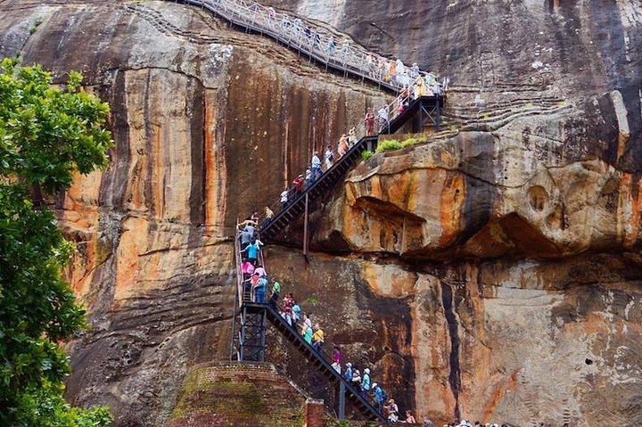 Dags henrettelse fra sidste kongerige kandy til rock forest sigiriya