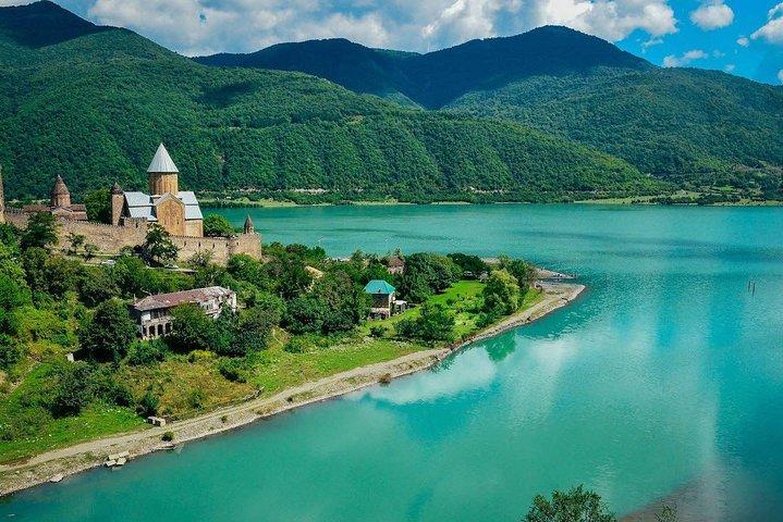 Transferência Privada Tbilisi - Gudauri/Stepantsminda (Kazbegi)