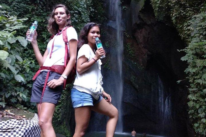 Tour privado en bicicleta por la cascada Gianyar