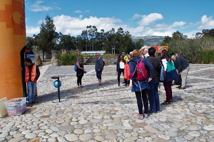 Kulturella äventyr i Otavalo: Cuicocha marknad och lagun
