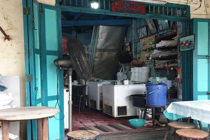 Tour gastronomico serale di Bangkok con degustazione di Songwad Street