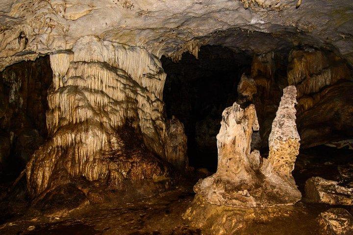 De Tirana: Caminhada até a Caverna Pellumbas e Castelo Petrela