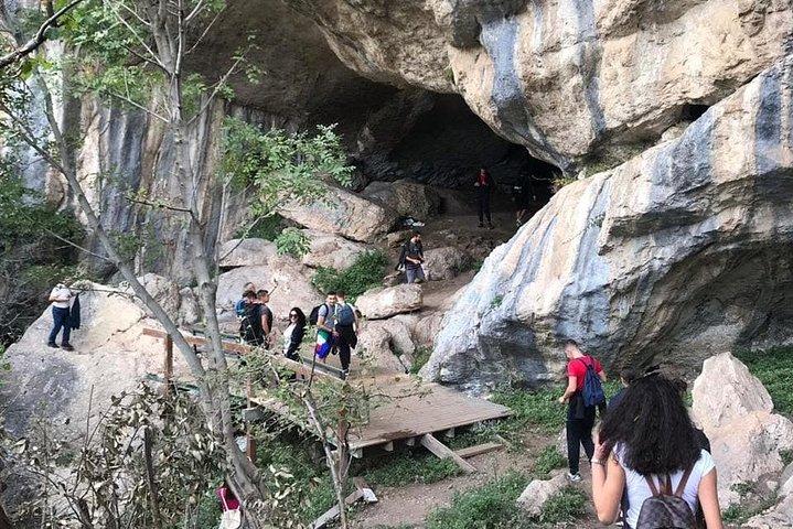 De Tirana: Caminhada até a Caverna Pellumbas e Castelo Petrela