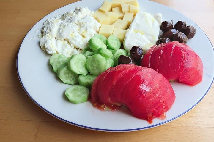 Istanbul Kadikoy Private Food Tour with 12+ Local Tastings